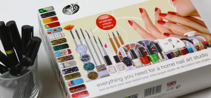 Ultimate Professional Nail Art Collection et Nail Art Pen chez Vedia