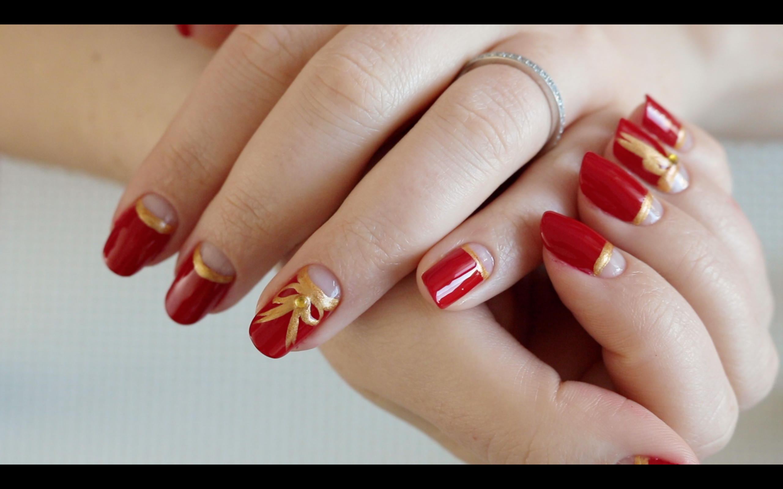 NAIL ART - Manucure Rouge et Or pour Noël | Lunula Christmas nail art